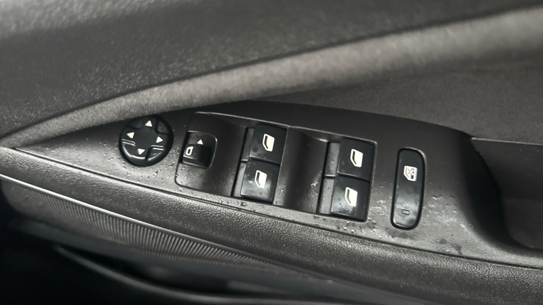 Vauxhall Crossland 1.5 Turbo D Ultimate 5dr Diesel Hatchback